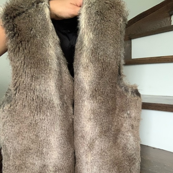 Faux fur vest - Picture 1 of 3